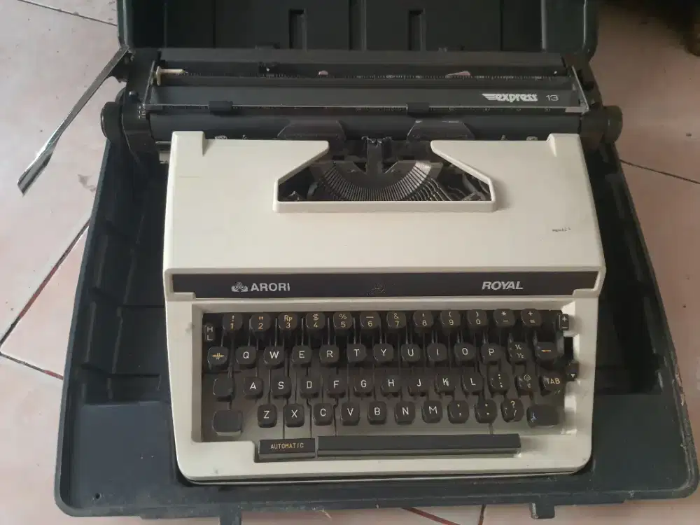 Mesin tik antik Arori Royal express 13 Made in Japan