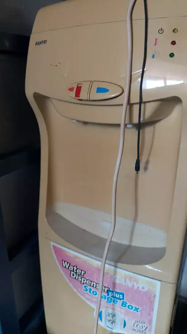 Water Dispenser sanyo hot cold