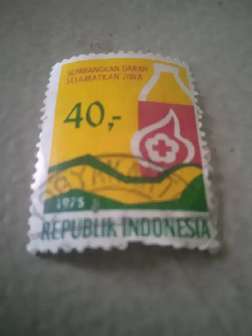 Perangko RI Sumbangkan Darah Selamatkan Jiwa ,Rp. 40,- Tahun 1975