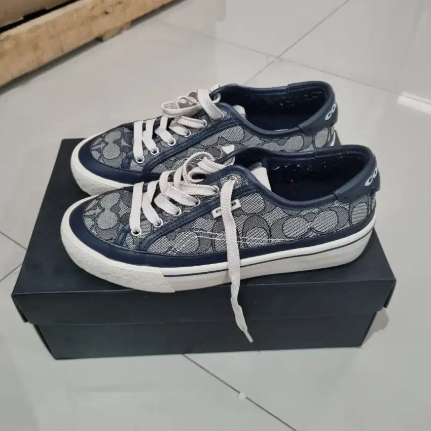 Sepatu coach woman preloved