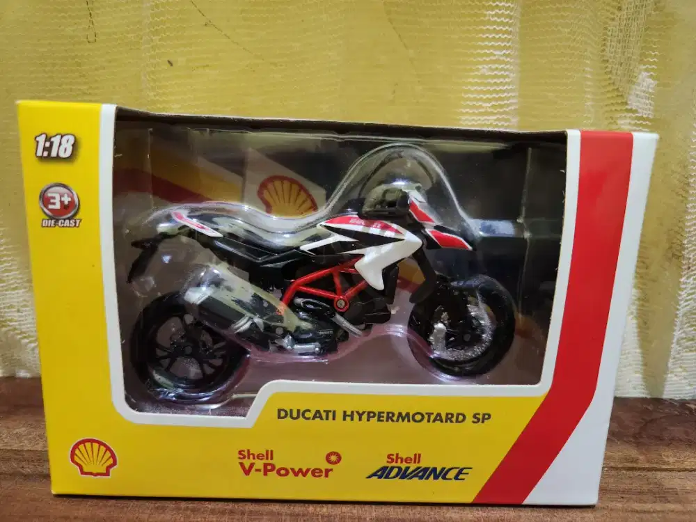 Mainan shell Ducati Hypermotard SP (1:18)