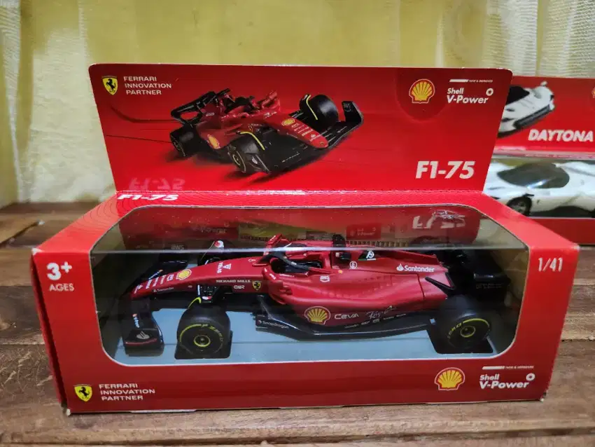 Mainan Shell X Ferrari F1-75 (1:41)