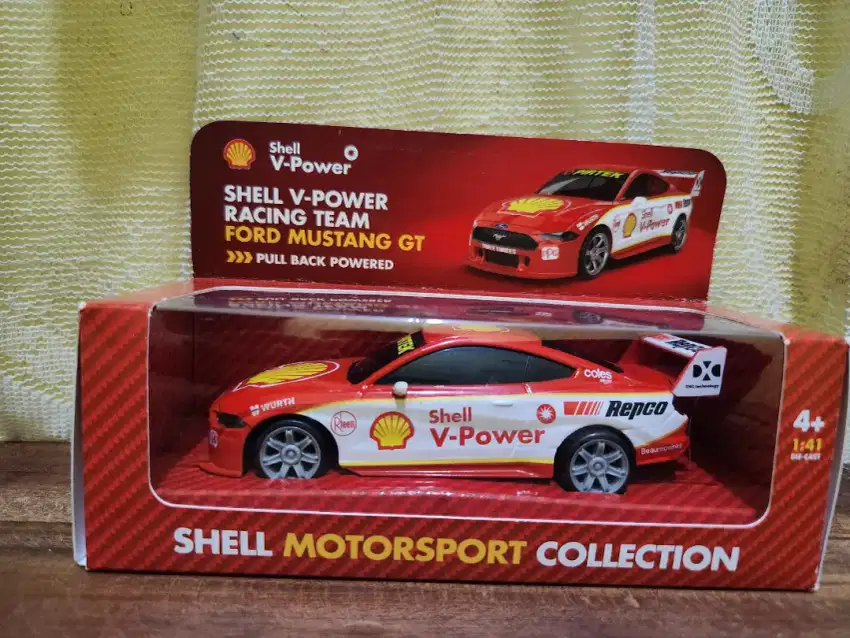 Mainan Shell V-Power Racing Team Ford Mustang GT (Pul back powered)