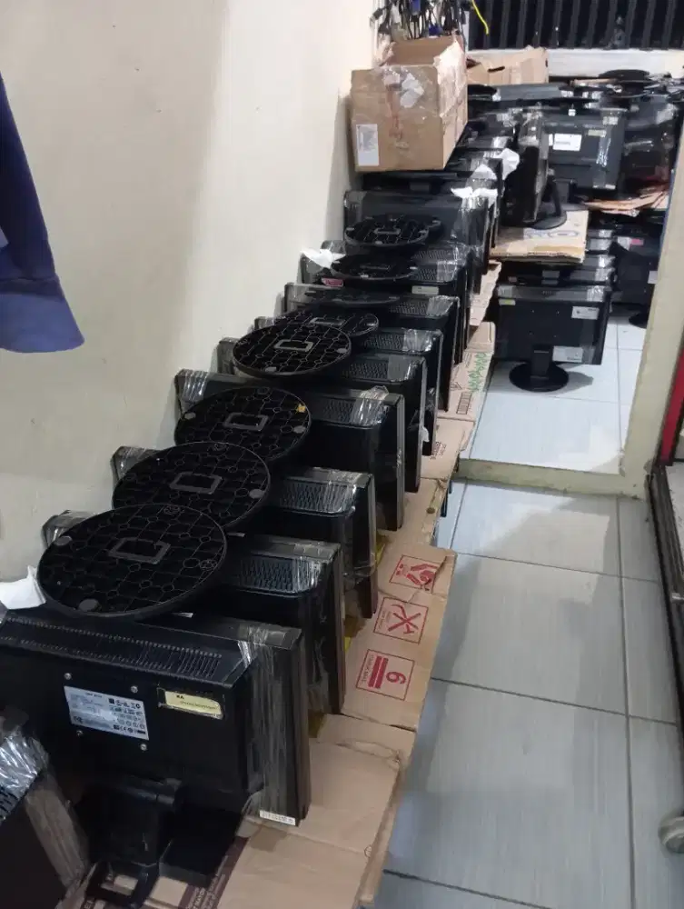 Terima jual beli komputer bekas ex lelangan kantor dll all in one