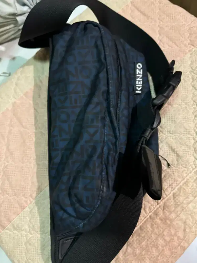 Tas pria kenzo 5sa221 f36 78 belt bag navy