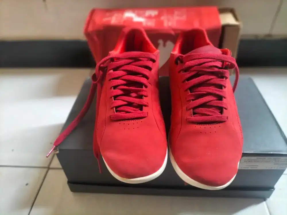 Sepatu puma Ferrari merah original no 42