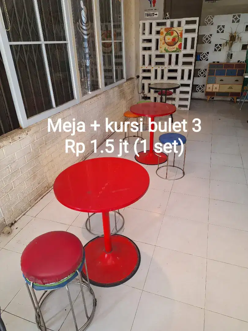 Meja + Kursi makan Bulat (ada 3 set)