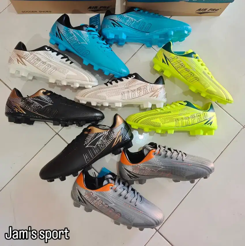 Sepatu bola original 200an