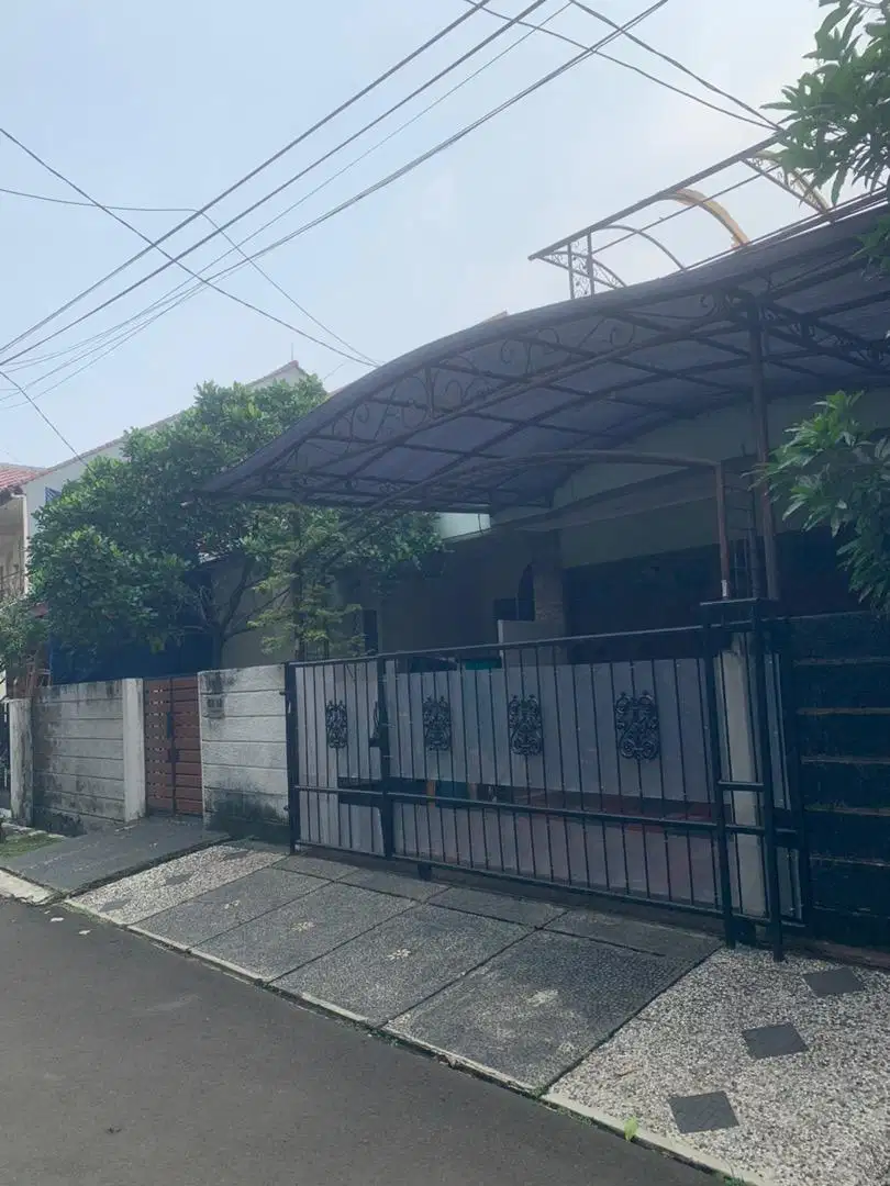 Dijual Hunian dengan taman luas dan asri di kawasan strategis