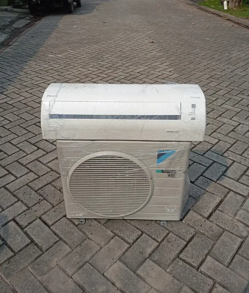 AC daikin thailand 1pk inverter gress