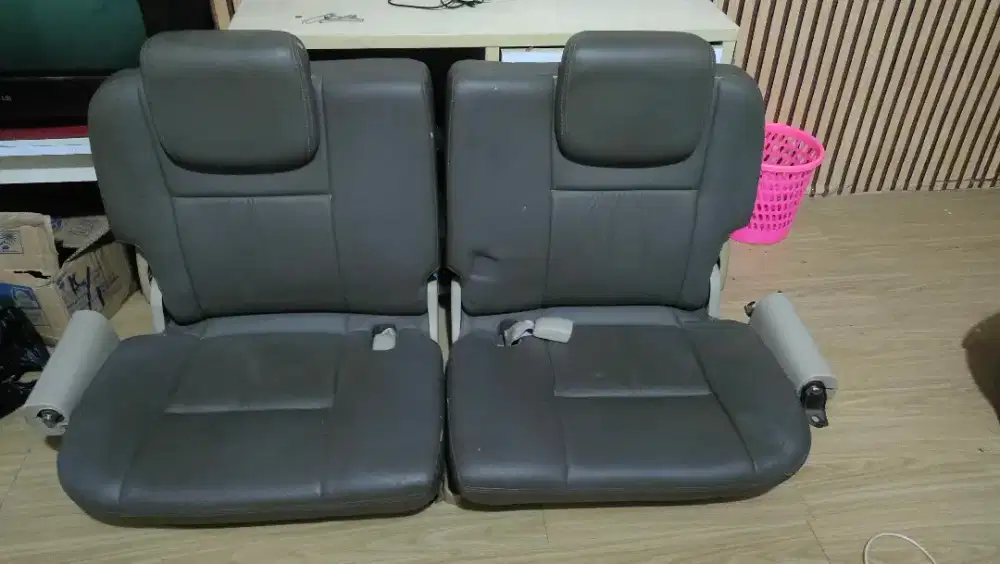 Jok belakang /begasi Fortuner 2013 original , kulit masih original