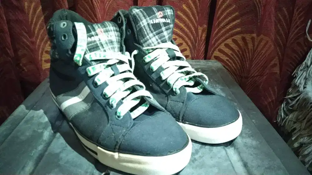 Sepatu 44 airwalk ORI siap pakai nego cod rungkut ganku