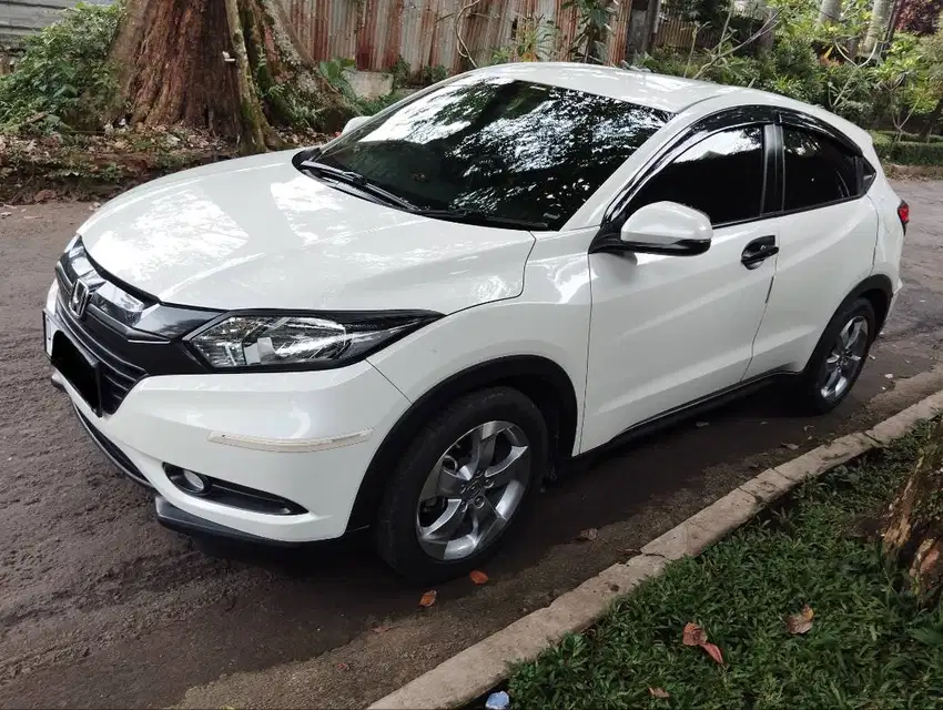 HRV E 1.5 A/T CVT – Mulus, Original, KM Rendah