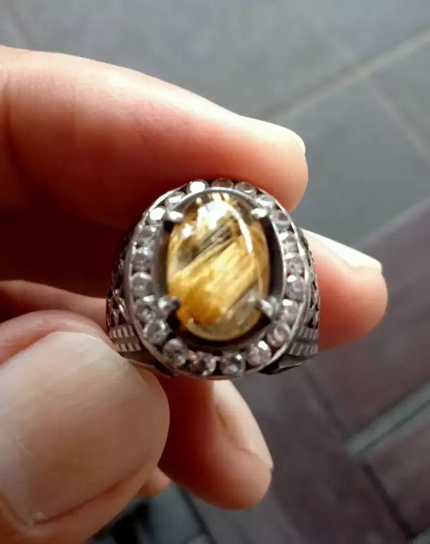 Batu cincin cendana rambut emas