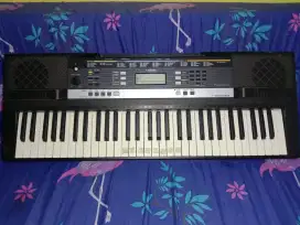 Keyboard YAMAHA PSR E243