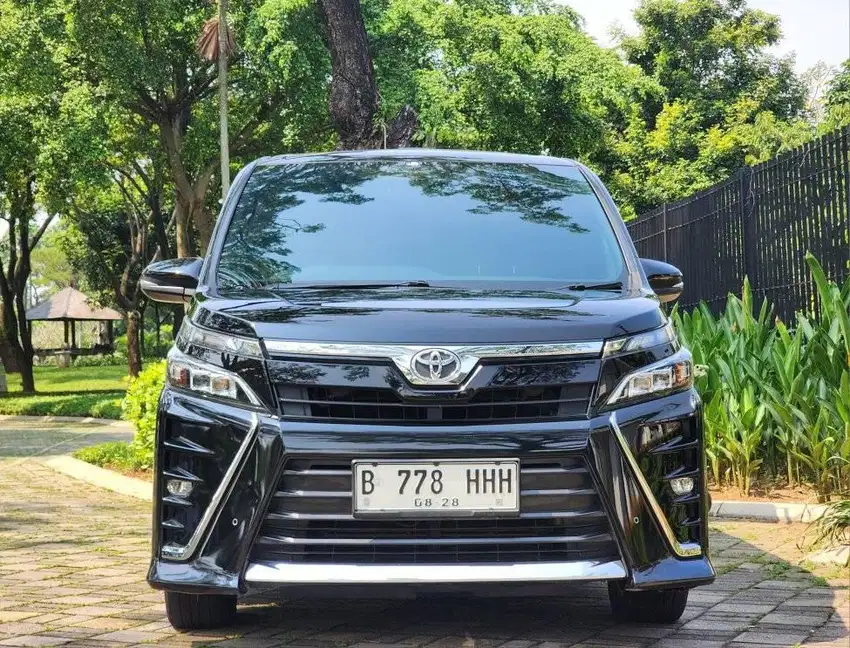 KM.53.RB!! VOXY 2.0 AT 2018 HITAM RASA BARU FULL ORI SUPER SEGER !!