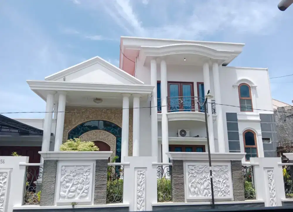 RUMAH MEWAH BULUSAN UNDIP TEMBALANG