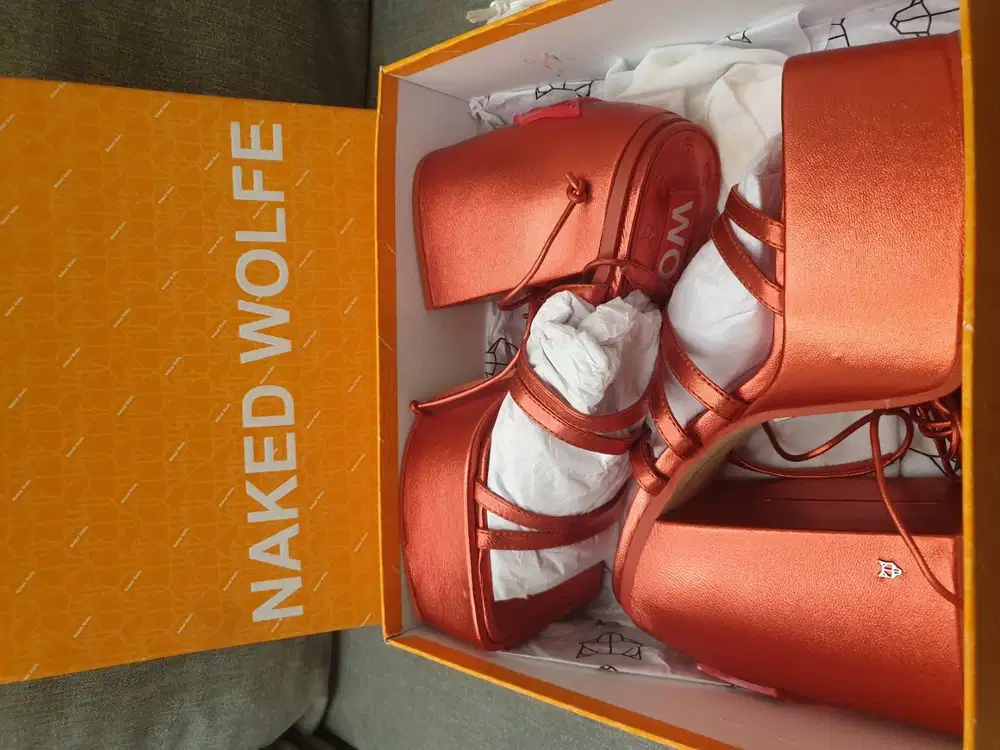 sepatu naked wolfe tipe Josie warna red metallic size 39