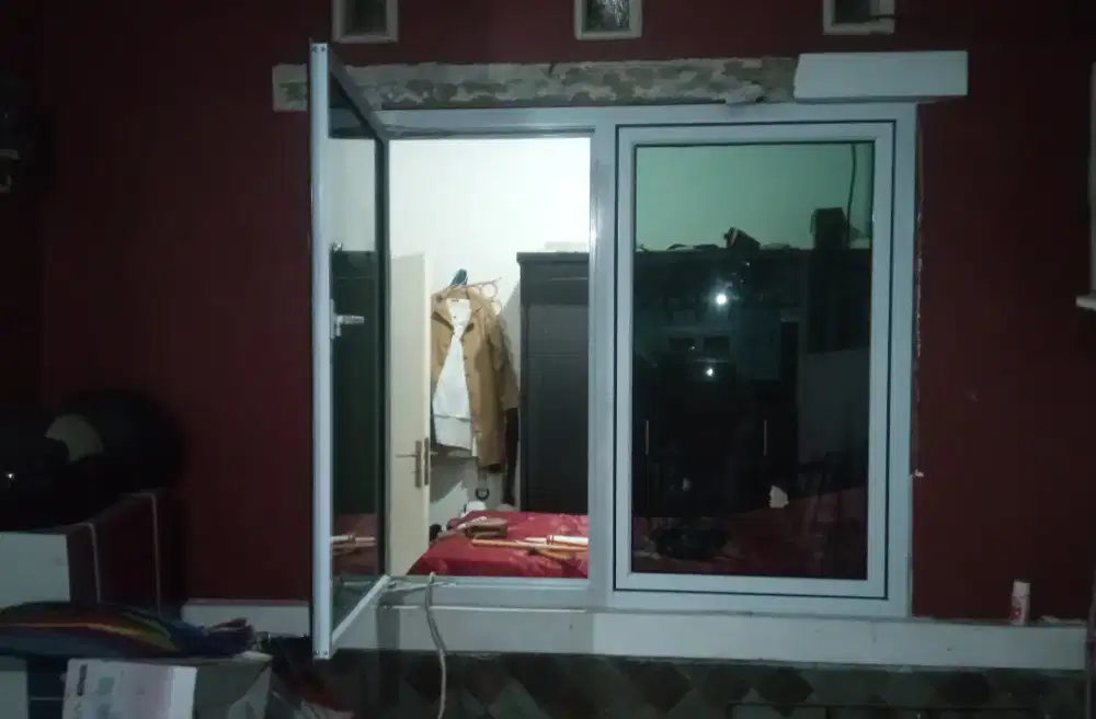 Kusen Aluminium Pintu Alumunium
