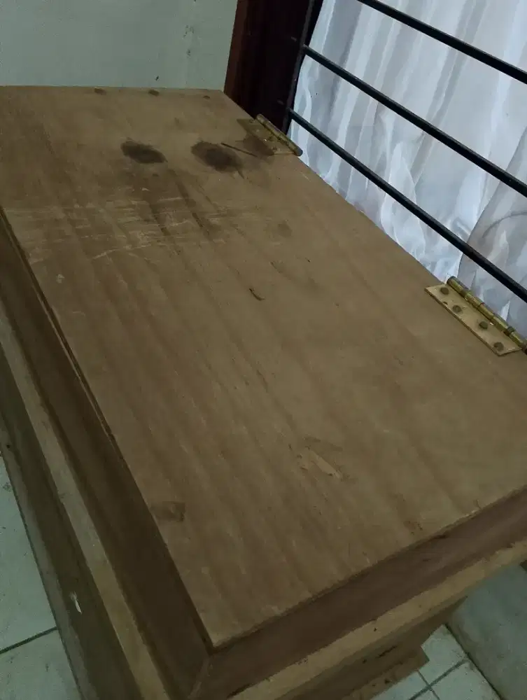 Kotak Penyimpanan bahan kayu Belanda