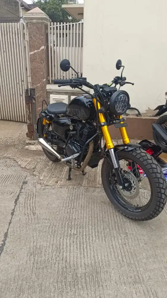 DIJUAL MOTOR CUSTOM HONDA BOBBER TRACKER Barter R25 Terawat