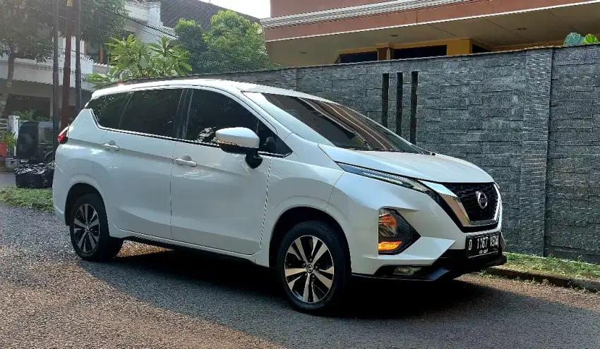 Dp 8jt Livina VE matic 2019 mulus irit pisan