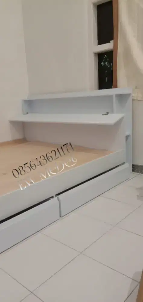Dipan tempat  tidur