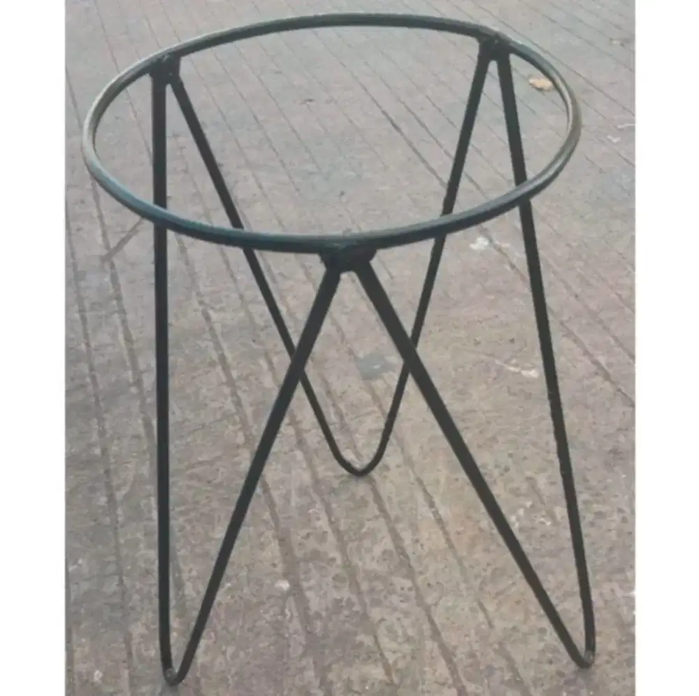 Rak pot besi (standing pot) model V