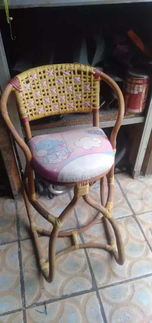 Tempat duduk khusus utk ank balita kond spt baru cpt dpt se lg ada nih