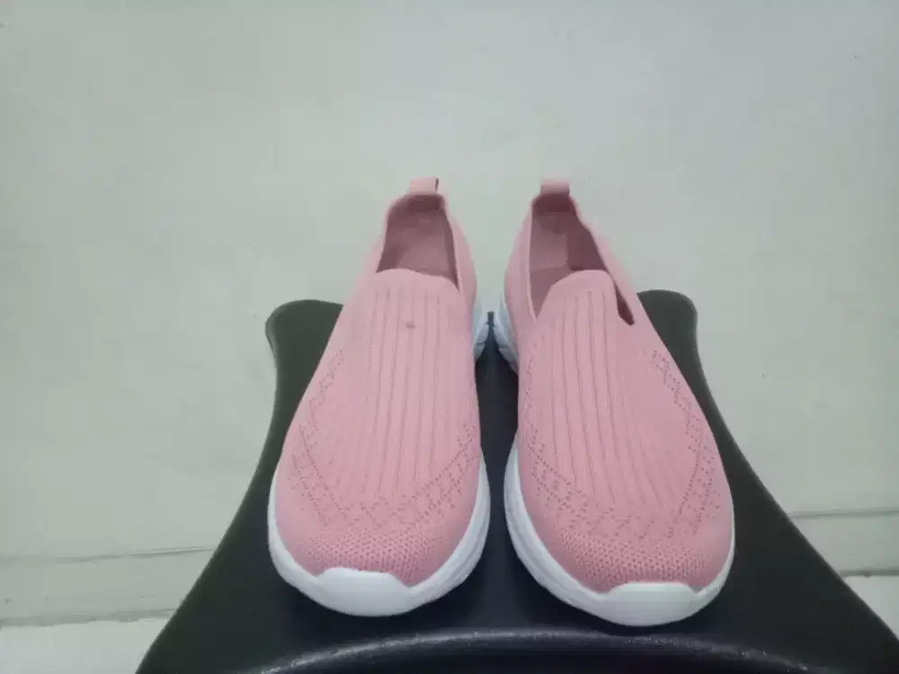 Sepatu Olahraga Wanita Fashion Size 37