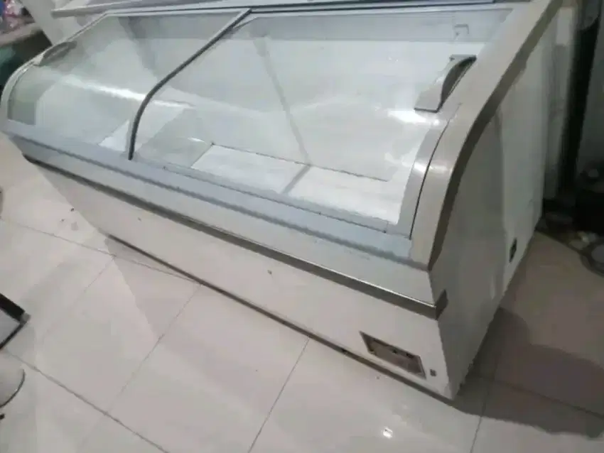 Prezer kaca 700Liter