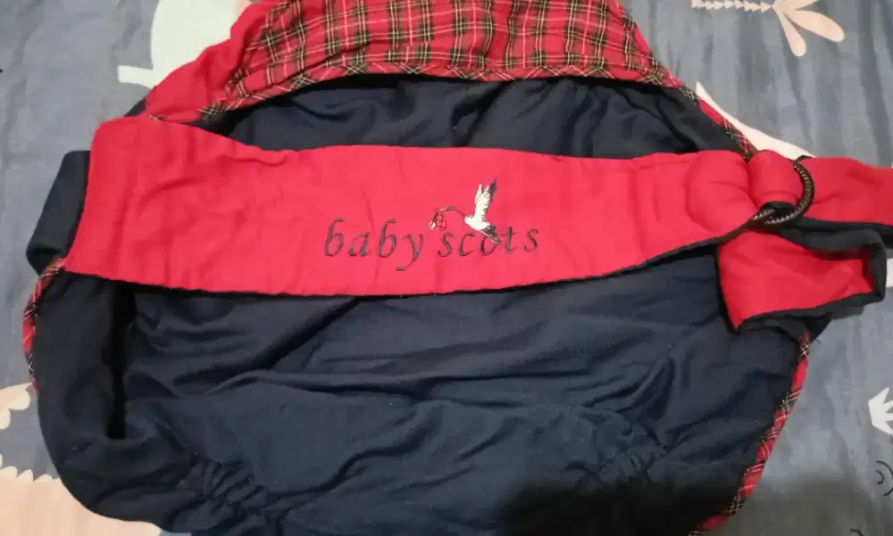 Gendongan samping baby scots