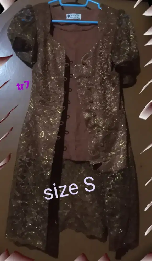 Baju kebaya Wanita