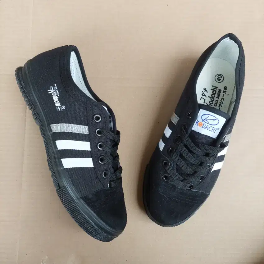 Sepatu Badminton Sekolah Kerja Kodachi 8111 Hitam Black ORIGINAL