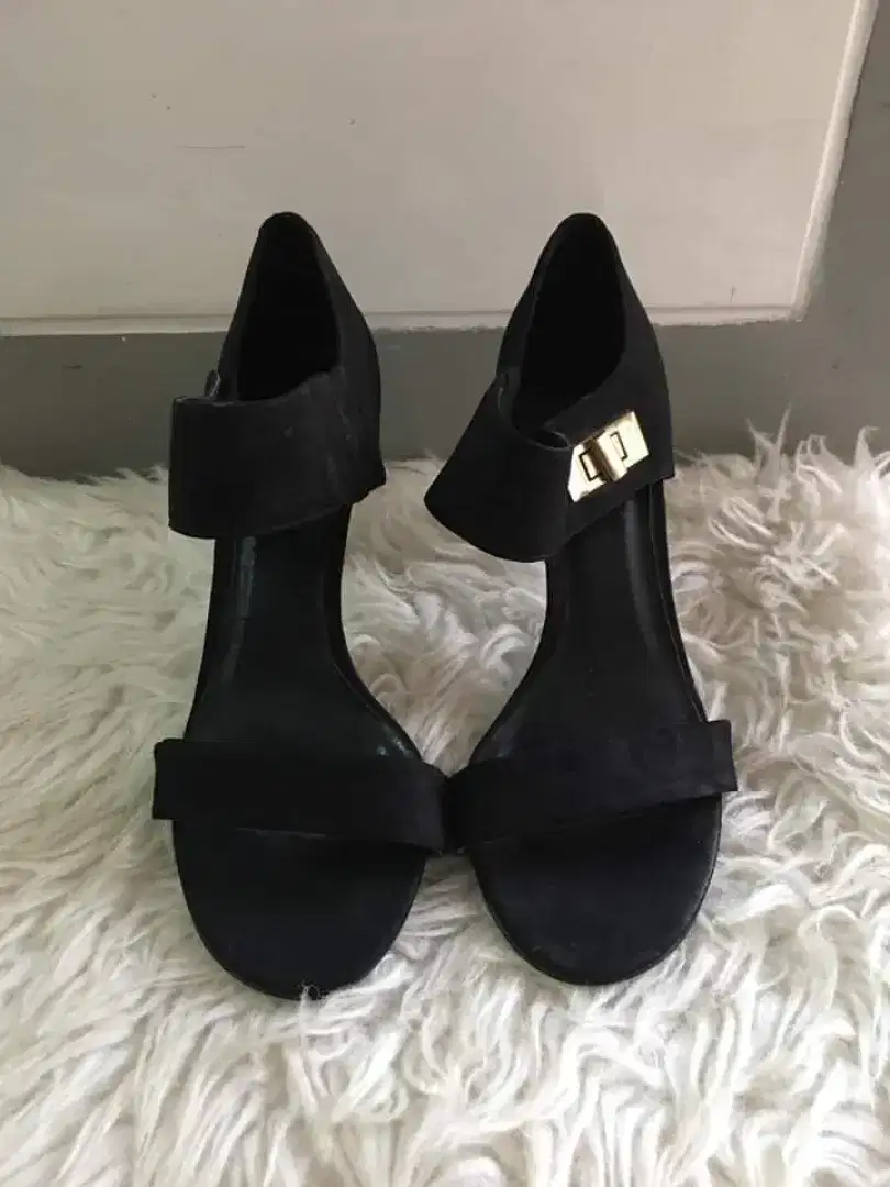 Sepatu heals Charles & Keith ori size 36 insole 23 ada minus di foto