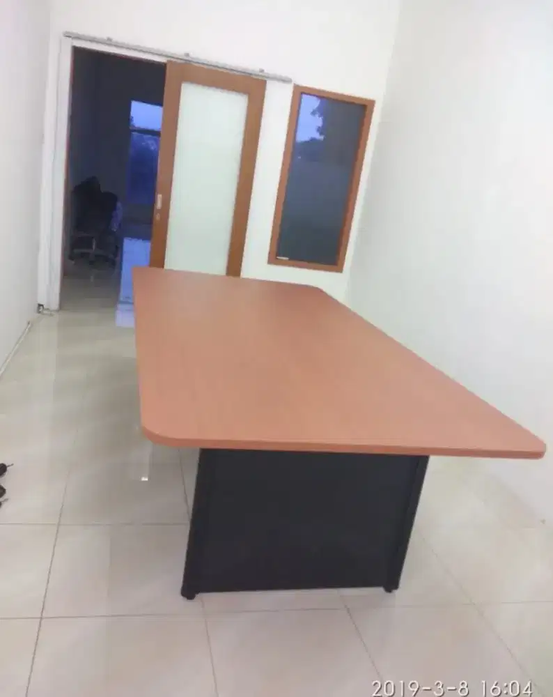 meja miting brngey ukuran besar