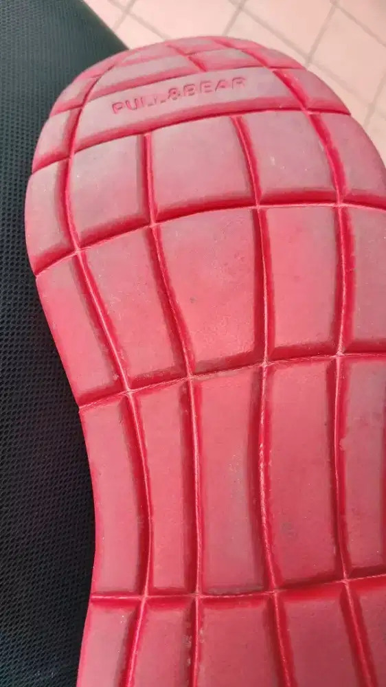 Uniqlo sepatu marquez x motogp