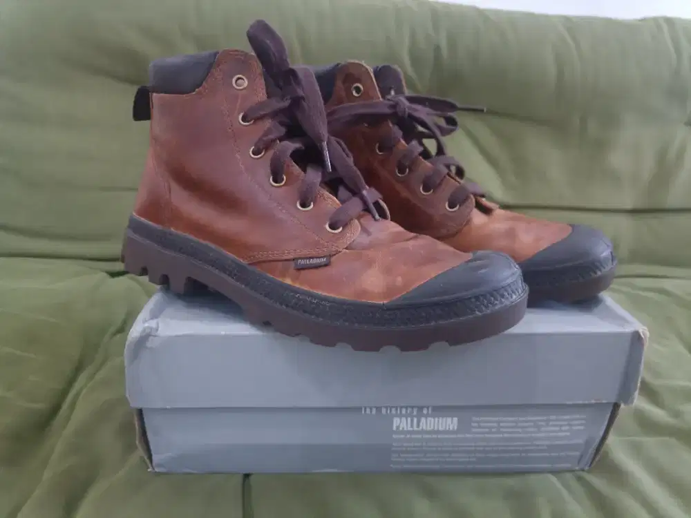 Sepatu Leather Boot Palladium