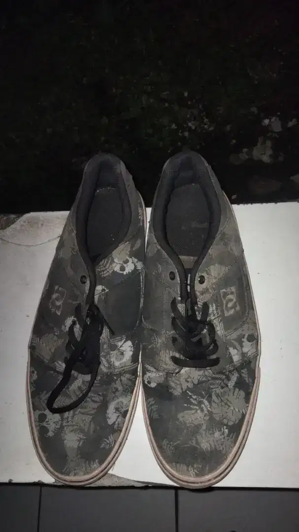 Sepatu baru beberapa kali pakai