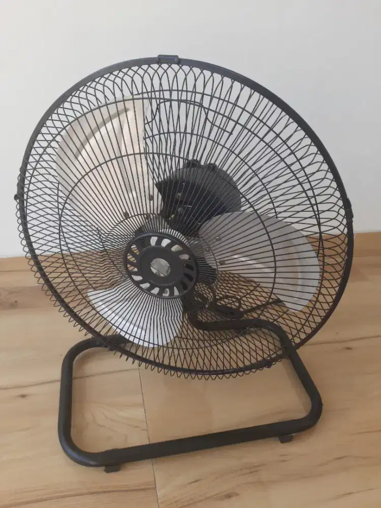 Kipas Angin Duduk Bisa Gantung Baling Besi