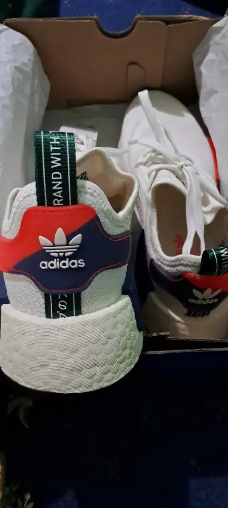 Sepatu Adidas NMD_R1