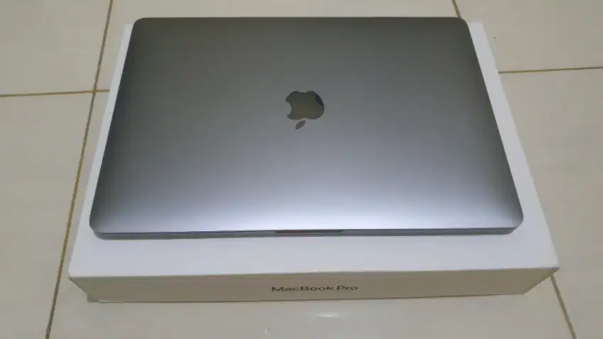 FS only macbook pro 2020 i5 ram 16 ssd 512