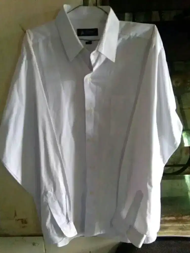 kemeja putih polos