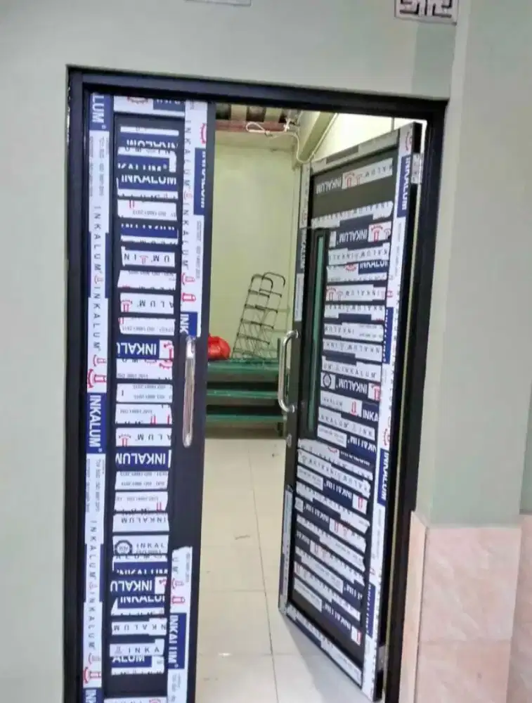 Kusen aluminium pintu dan jendela kaca