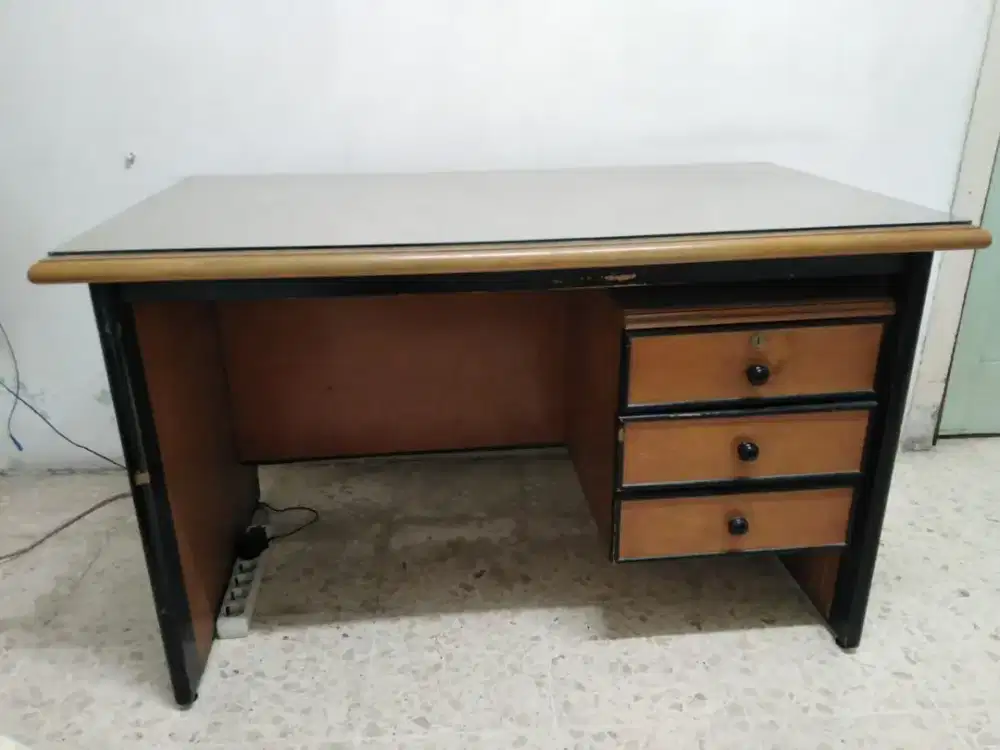 Rak Buku dan Meja Tulis Minimalis