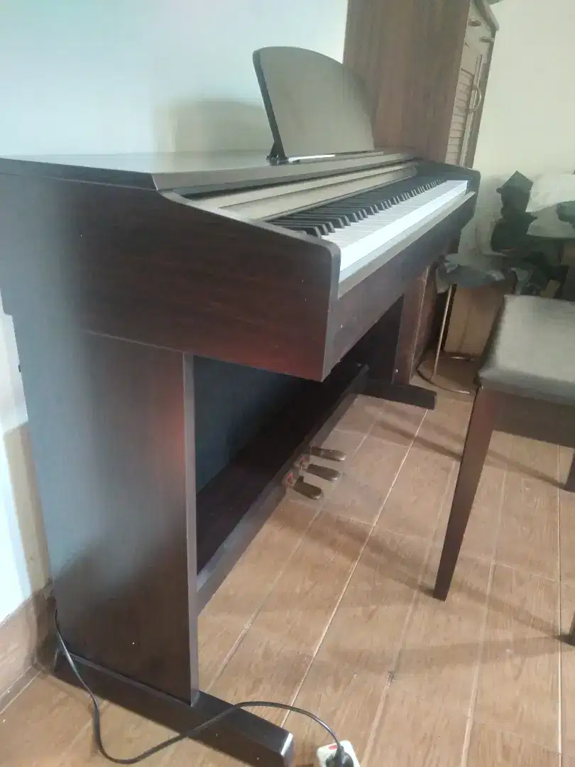 Piano YAMAHA YDP 151.impor.88 tuts graded Hammer. Bs recording.