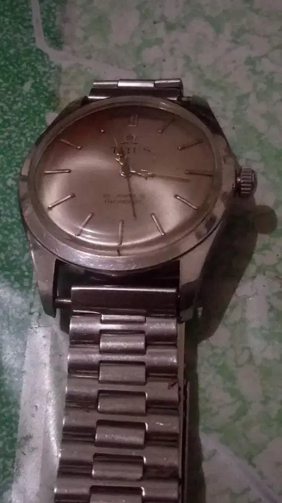jam tangan kuno merk Titus