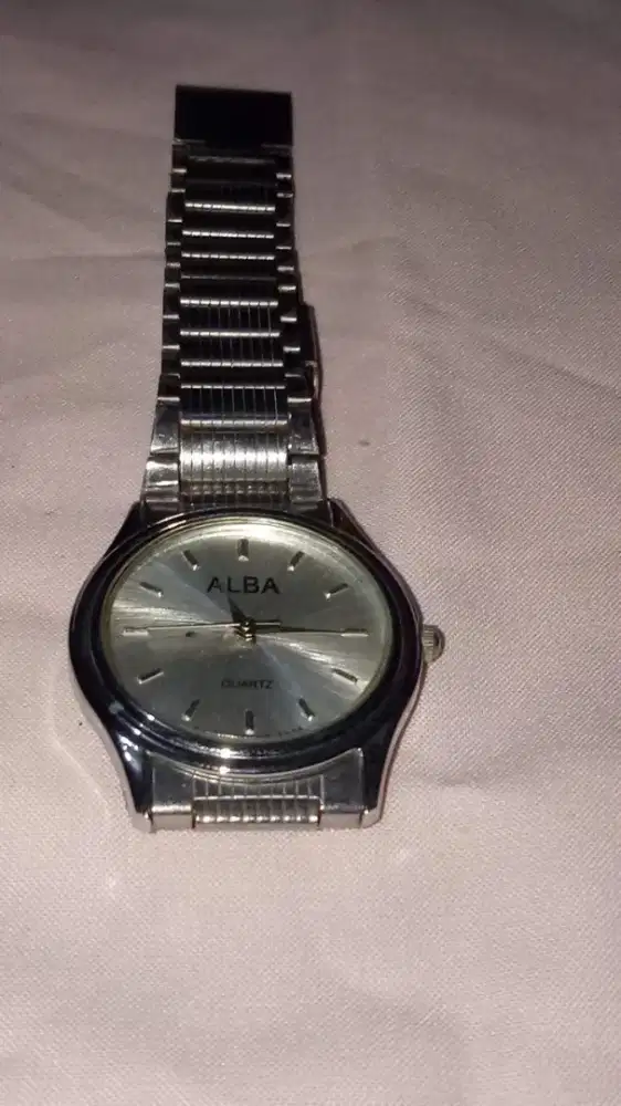 jam tangan merk Alba