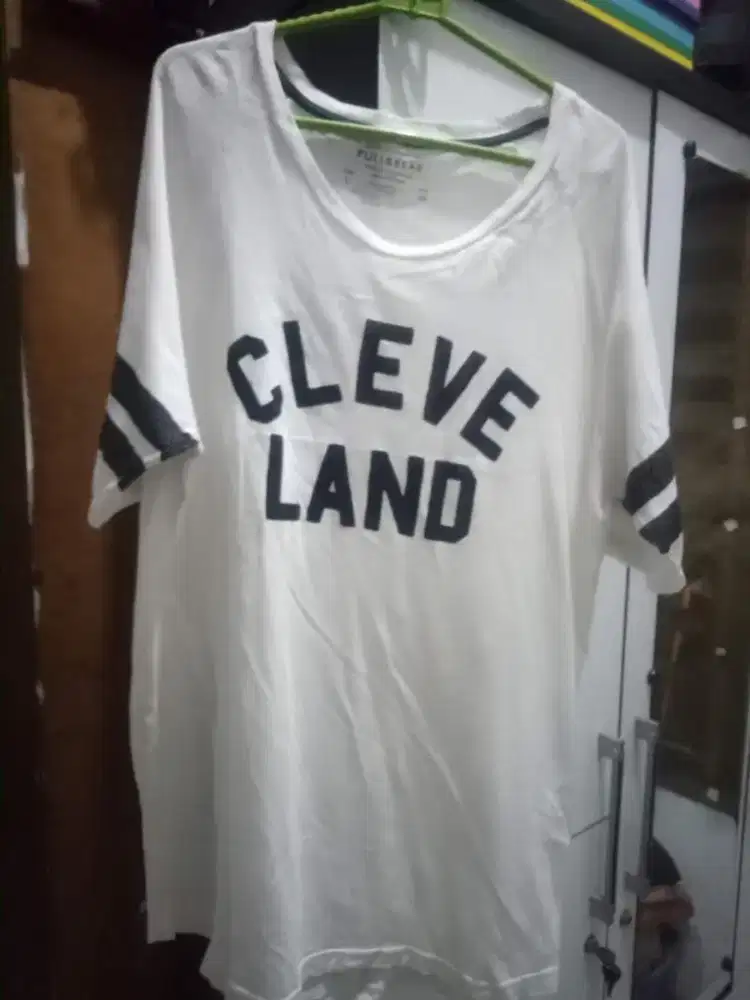 kaos pria merk Pullbear