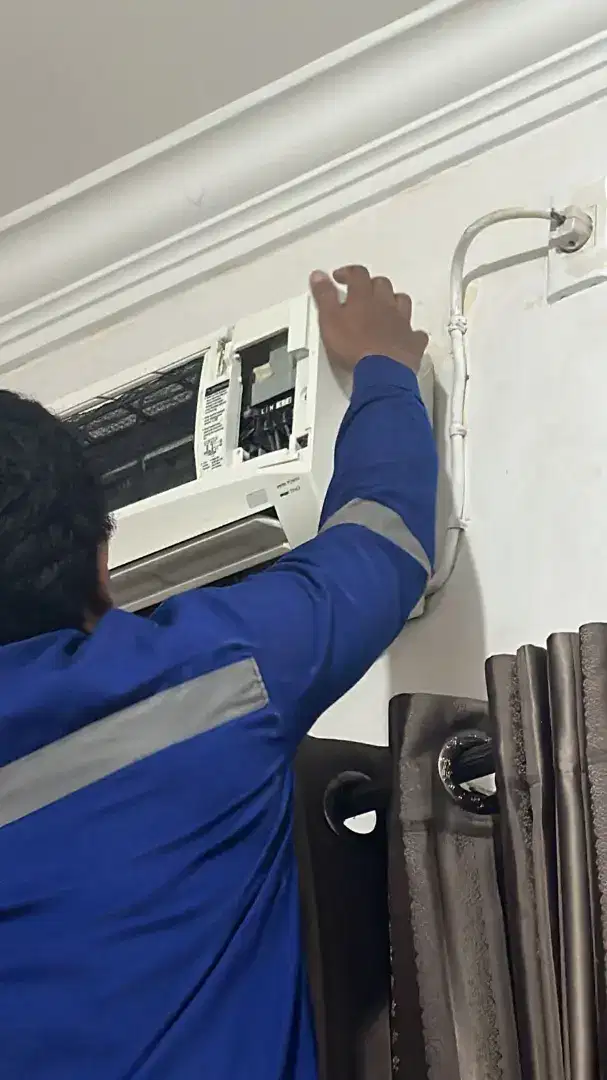 Service AC Semua Jenis AC, Mesin Cuci.  Kulkas